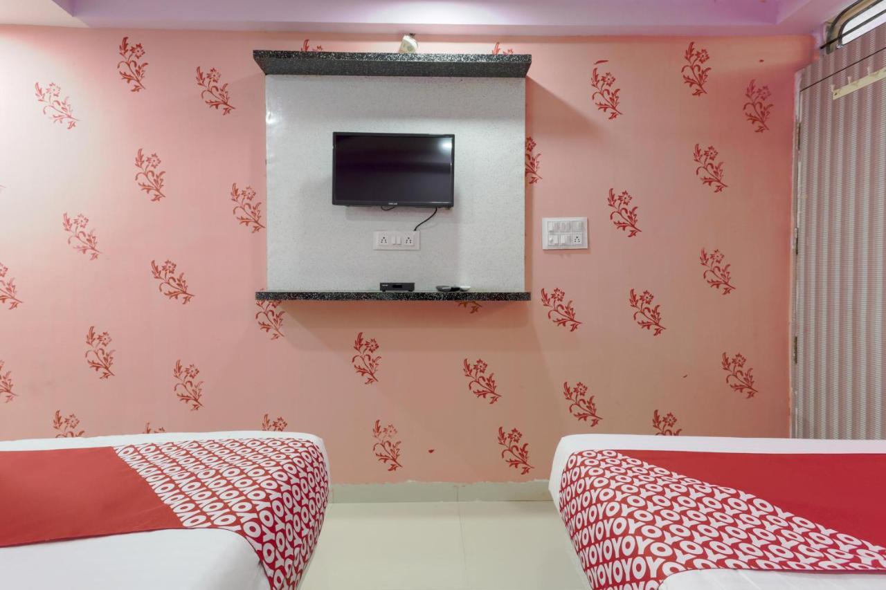 Oyo 45752 Hotel Sb Palace Godarpura Dış mekan fotoğraf