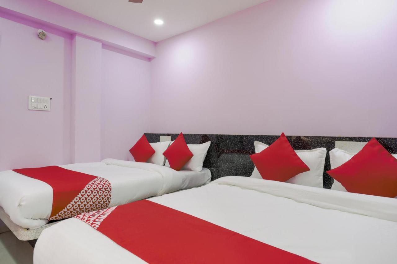Oyo 45752 Hotel Sb Palace Godarpura Dış mekan fotoğraf
