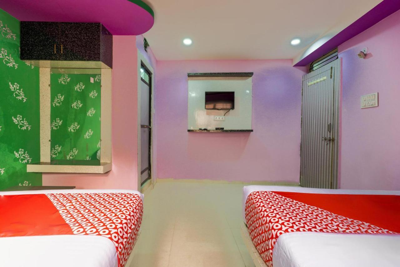 Oyo 45752 Hotel Sb Palace Godarpura Dış mekan fotoğraf