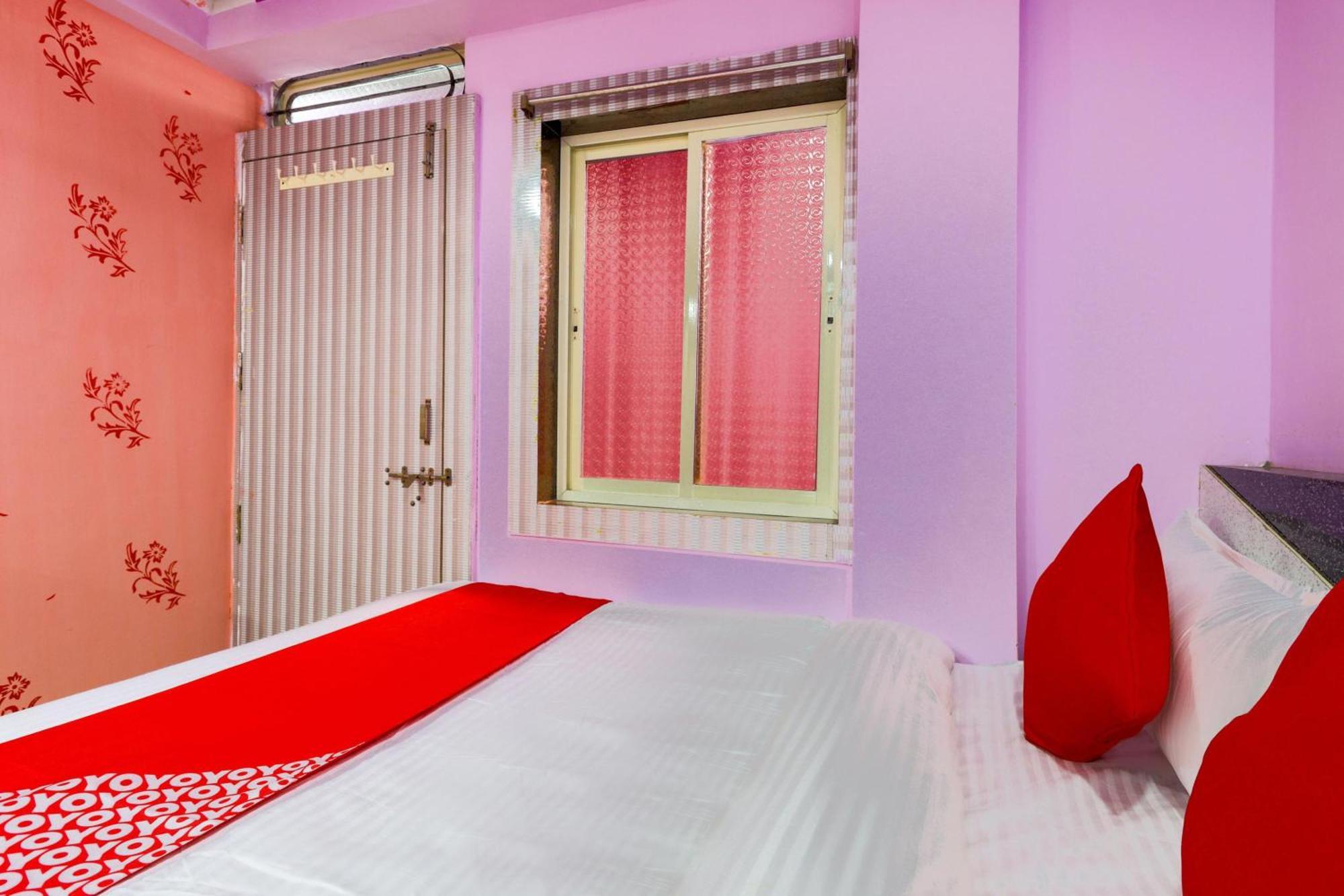 Oyo 45752 Hotel Sb Palace Godarpura Dış mekan fotoğraf