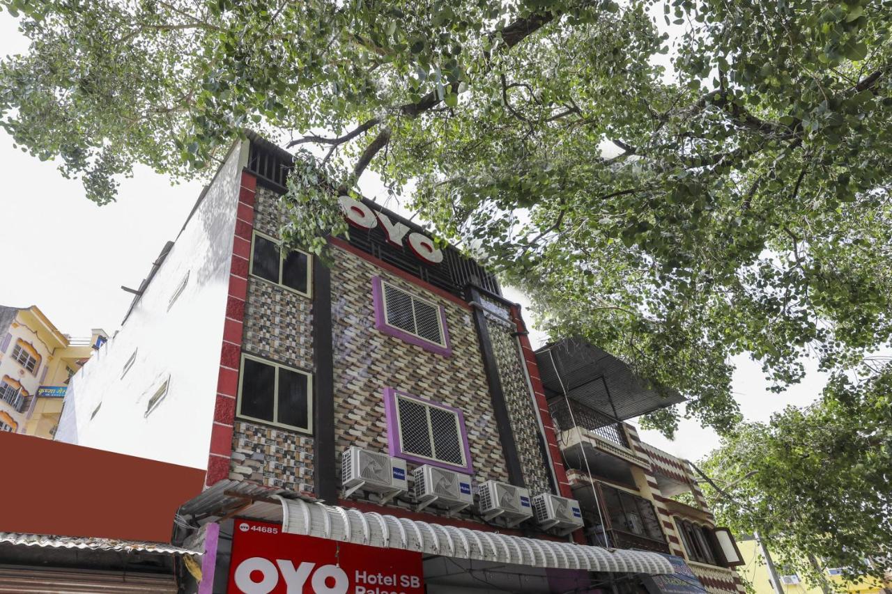 Oyo 45752 Hotel Sb Palace Godarpura Dış mekan fotoğraf