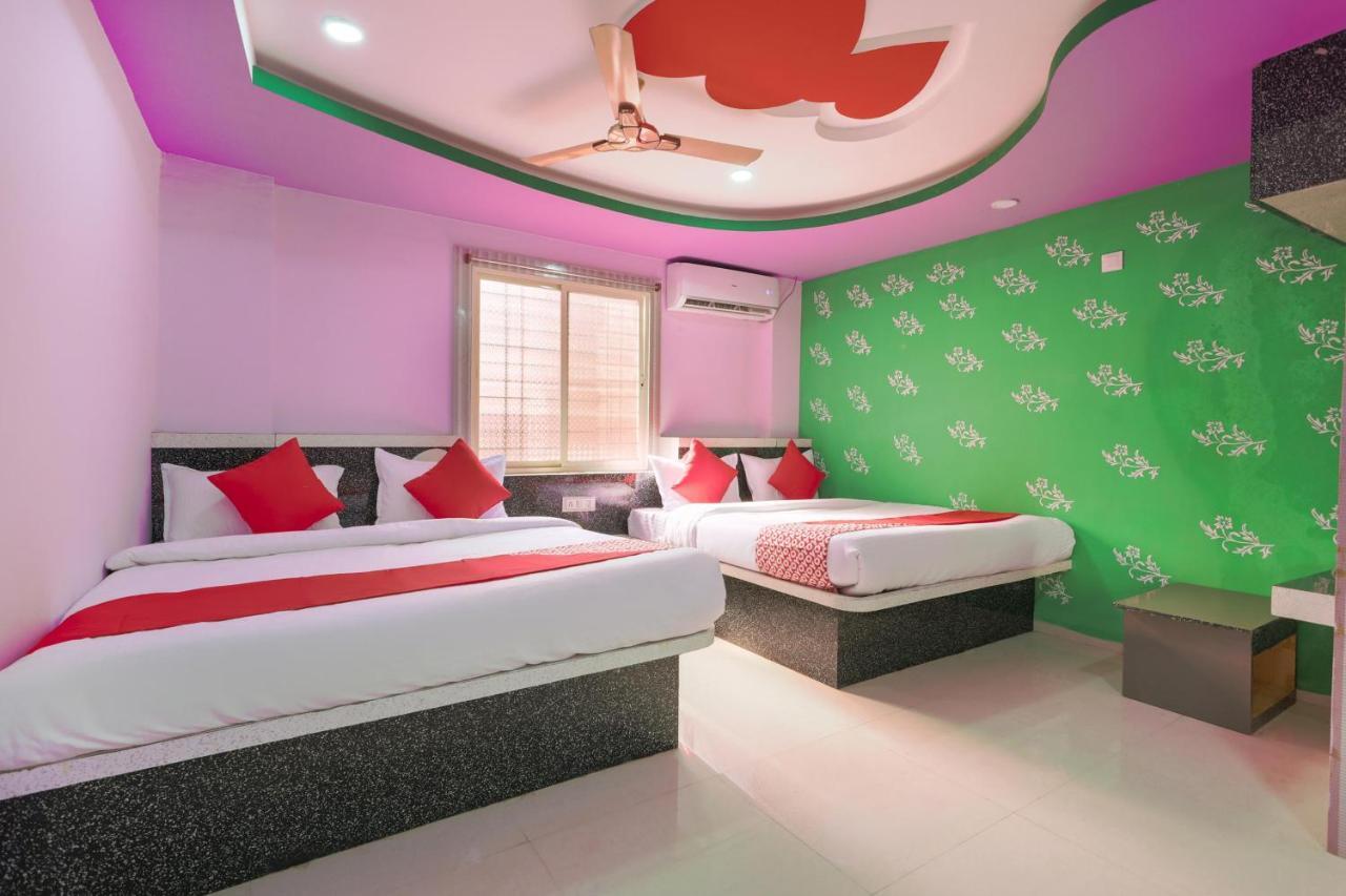Oyo 45752 Hotel Sb Palace Godarpura Dış mekan fotoğraf
