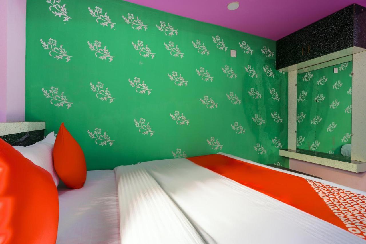 Oyo 45752 Hotel Sb Palace Godarpura Dış mekan fotoğraf