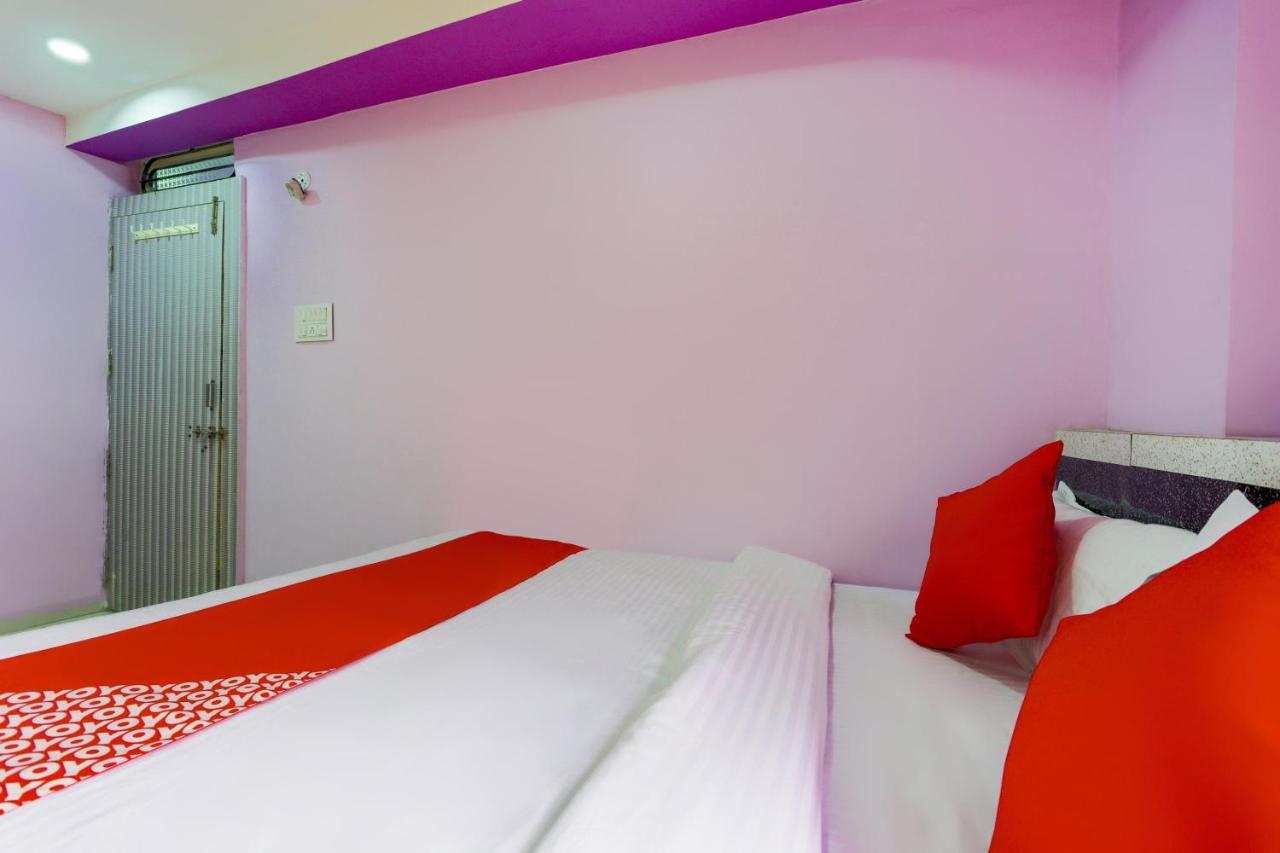 Oyo 45752 Hotel Sb Palace Godarpura Dış mekan fotoğraf