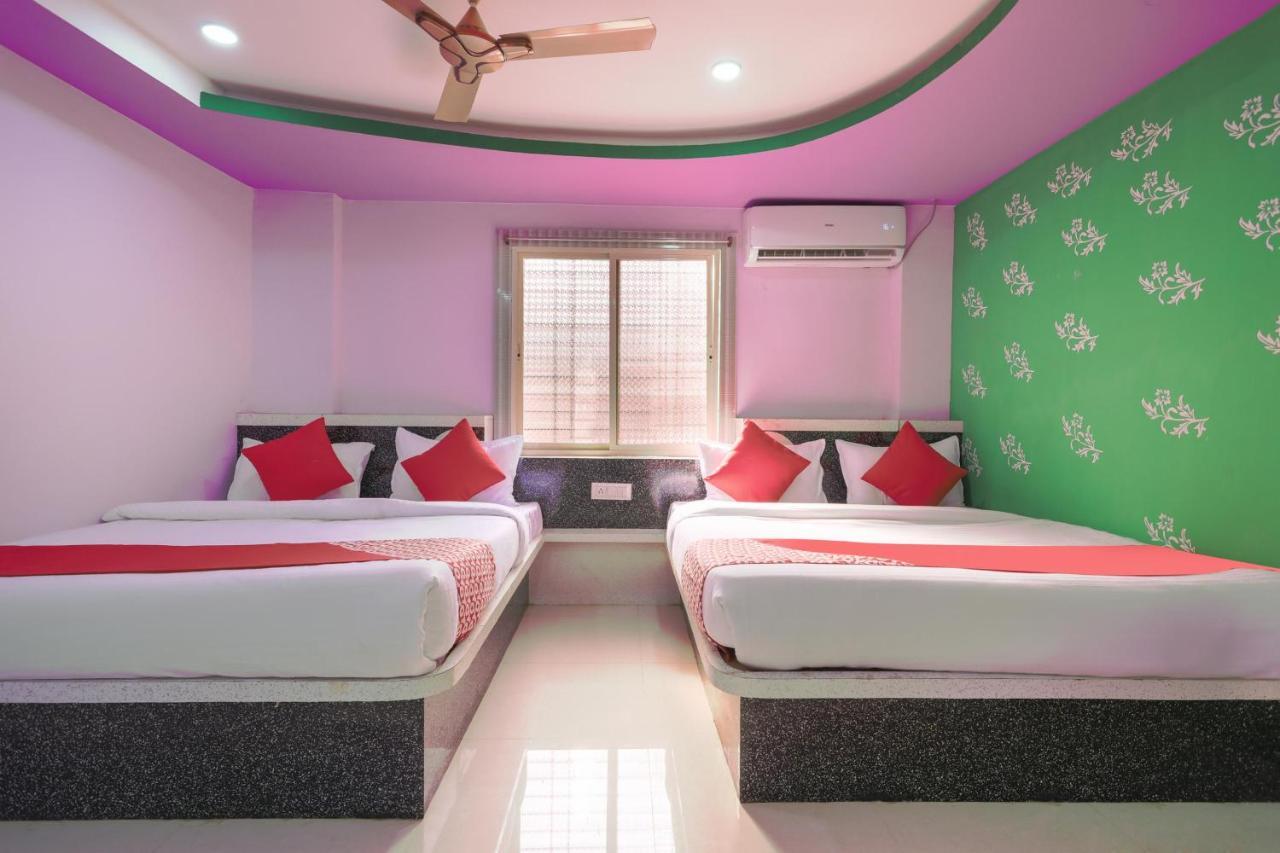 Oyo 45752 Hotel Sb Palace Godarpura Dış mekan fotoğraf